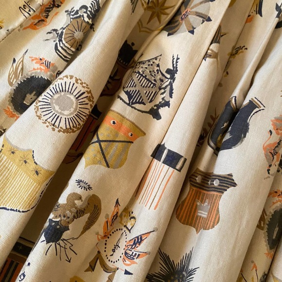 Vintage 1950s Cotton Novelty Print Circle Skirt Coat of Arms Crests Lions Arrows - Picture 8 of 15